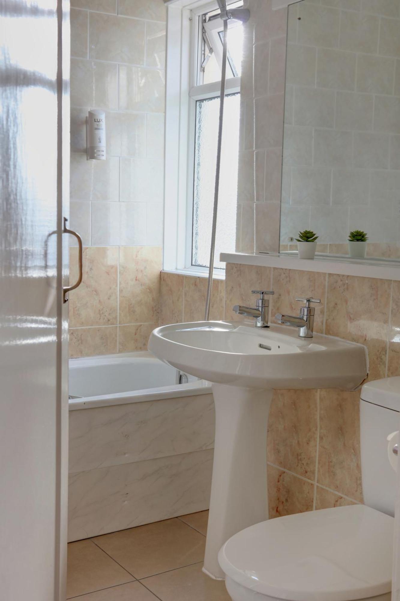 Crewe Arms Hotel 외부 사진